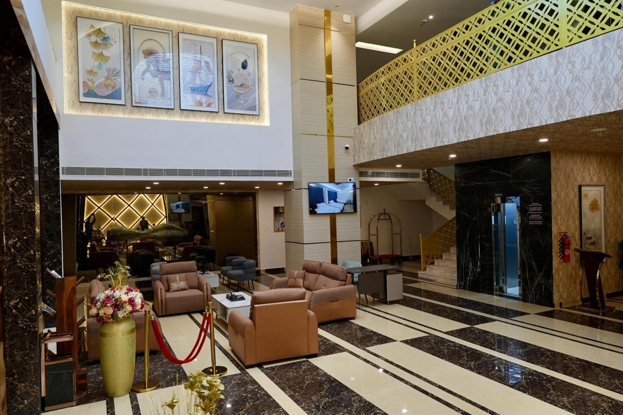 Le Royale Palace Карайкал Екстериор снимка