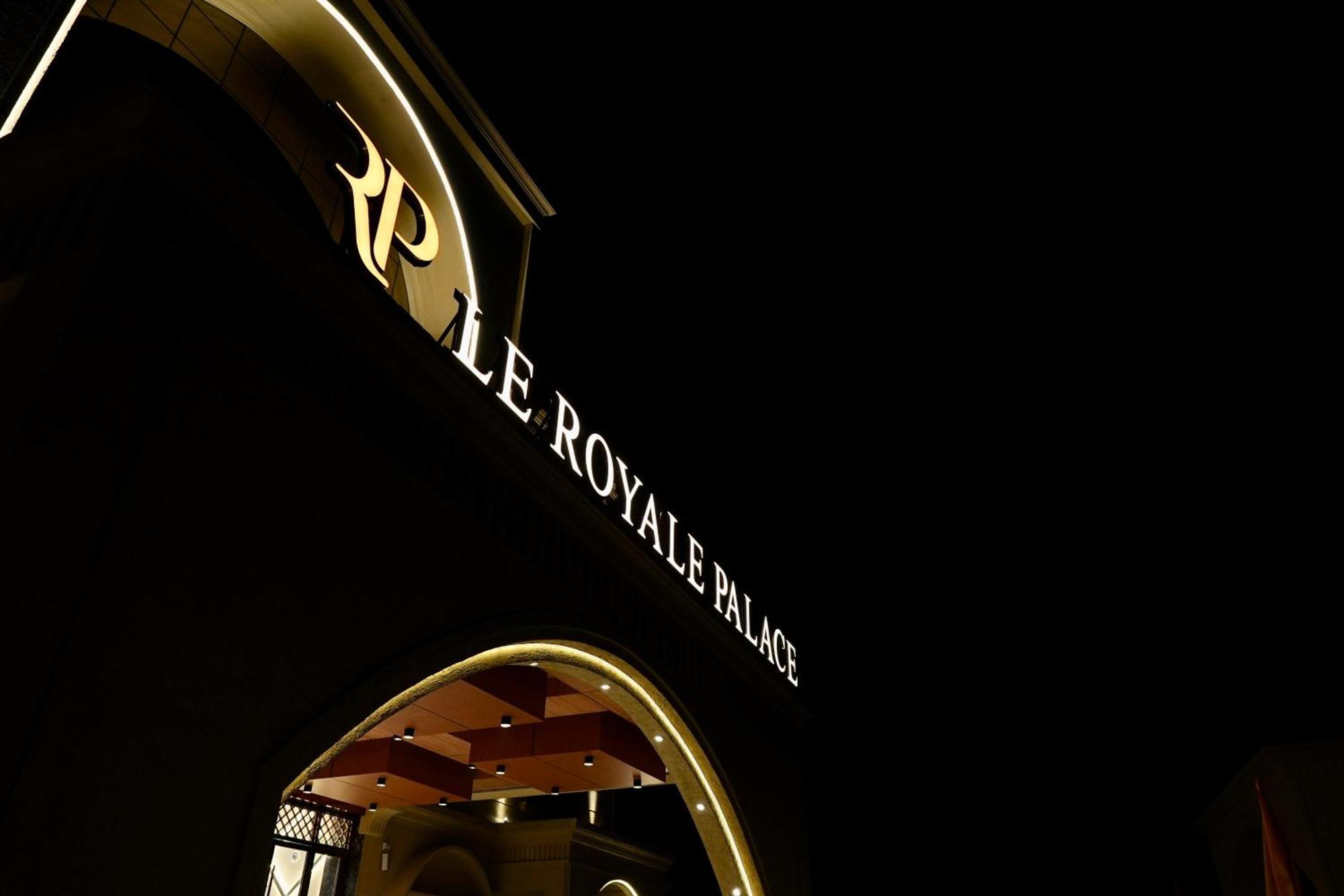Le Royale Palace Карайкал Екстериор снимка